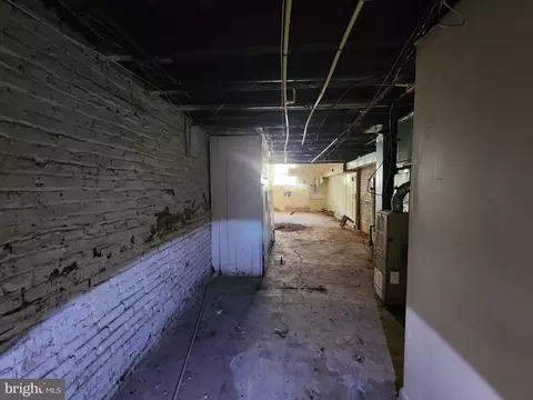Entry Way - 2729 E Madison St, Baltimore, MD 21205 photo 8 of 16
