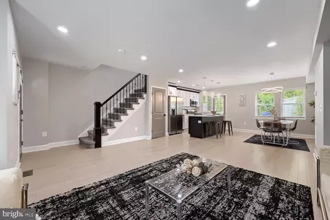 Entry Way - 302 Martingale Ave, Baltimore, MD 21229 photo 1 of 3