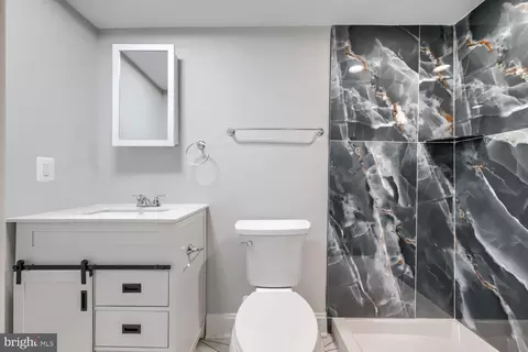 Bath - 302 Martingale Ave, Baltimore, MD 21229 photo 2 of 2