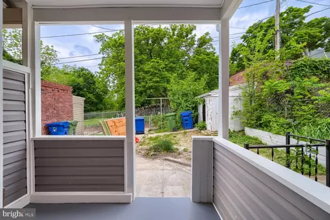 Exterior - 302 Martingale Ave, Baltimore, MD 21229 photo 2 of 3