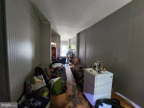 Entry Way - 2913 W Mosher St, Baltimore, MD 21216 photo 5 of 11