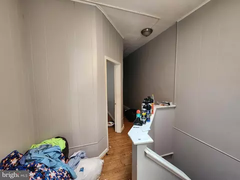 Entry Way - 2913 W Mosher St, Baltimore, MD 21216 photo 7 of 11