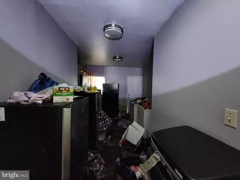 Entry Way - 2913 W Mosher St, Baltimore, MD 21216 photo 3 of 11