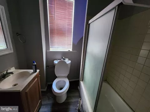 Bath - 2913 W Mosher St, Baltimore, MD 21216 photo 2 of 2