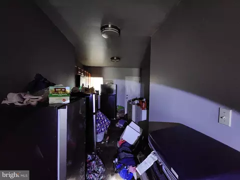 Entry Way - 2913 W Mosher St, Baltimore, MD 21216 photo 4 of 11
