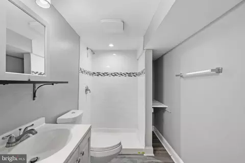 Bath - 820 Bradhurst, Baltimore, MD 21212 photo 2 of 2