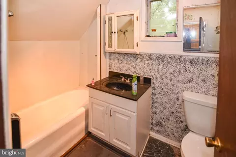 Bath - 2909 Chesley Ave, Baltimore, MD 21234 photo 1 of 4
