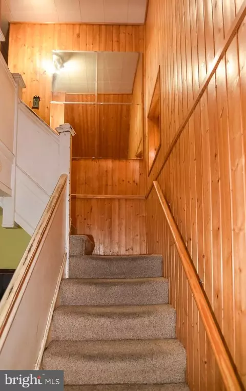 Entry Way - 2909 Chesley Ave, Baltimore, MD 21234 photo 5 of 12