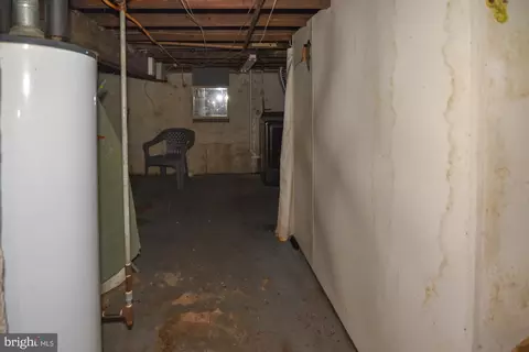 Entry Way - 2909 Chesley Ave, Baltimore, MD 21234 photo 8 of 12