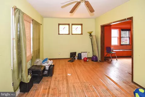 Living - 2909 Chesley Ave, Baltimore, MD 21234 photo 2 of 4