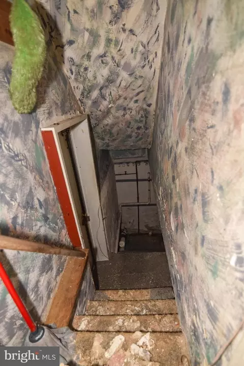 Entry Way - 2909 Chesley Ave, Baltimore, MD 21234 photo 6 of 12
