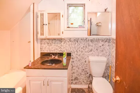 Bath - 2909 Chesley Ave, Baltimore, MD 21234 photo 2 of 4