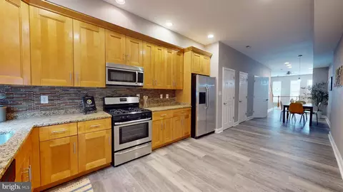 Entry Way - 1410 N Bond St, Baltimore, MD 21213 photo 6 of 10