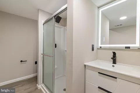 Bath - 810 Wedgewood Rd, Baltimore, MD 21229 photo 1 of 1