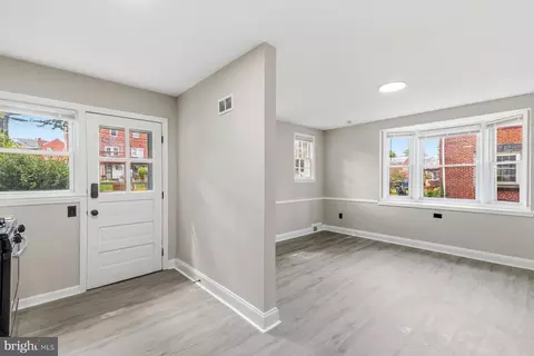 Entry Way - 810 Wedgewood Rd, Baltimore, MD 21229 photo 1 of 3