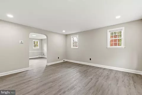 Living - 810 Wedgewood Rd, Baltimore, MD 21229 photo 1 of 5