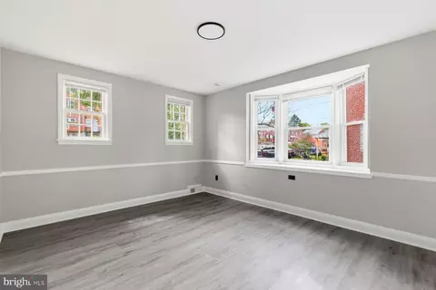 Living - 810 Wedgewood Rd, Baltimore, MD 21229 photo 4 of 5
