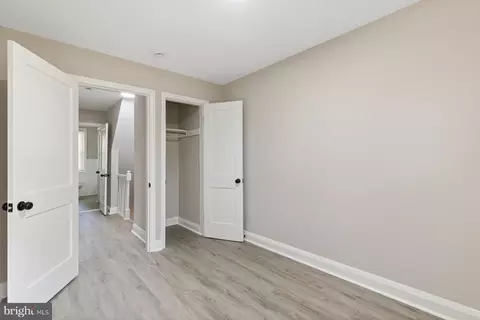 Entry Way - 810 Wedgewood Rd, Baltimore, MD 21229 photo 2 of 3