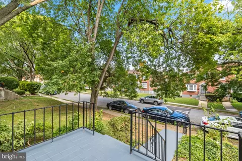 Exterior - 810 Wedgewood Rd, Baltimore, MD 21229 photo 3 of 6