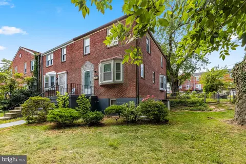 Exterior - 810 Wedgewood Rd, Baltimore, MD 21229 photo 2 of 6