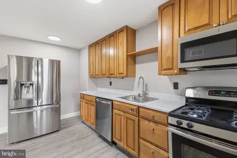 Kitchen - 810 Wedgewood Rd, Baltimore, MD 21229 photo 2 of 2