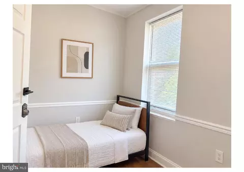Bedroom - 1501 E Baltimore St, Baltimore, MD 21231 photo 1 of 2