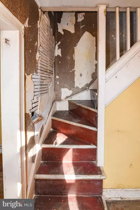 Entry Way - 613 Harding Pl, Baltimore, MD 21211 photo 2 of 5