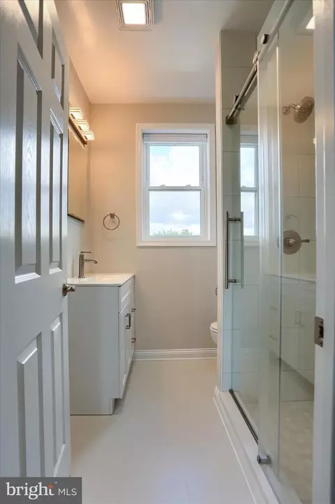 Bath - 1503 N Payson St N, Baltimore, MD 21217 photo 2 of 2