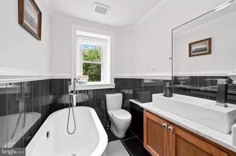 Bath - 3711 Clipper Rd, Baltimore, MD 21211 photo 2 of 4