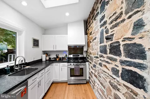 Kitchen - 3711 Clipper Rd, Baltimore, MD 21211 photo 2 of 4