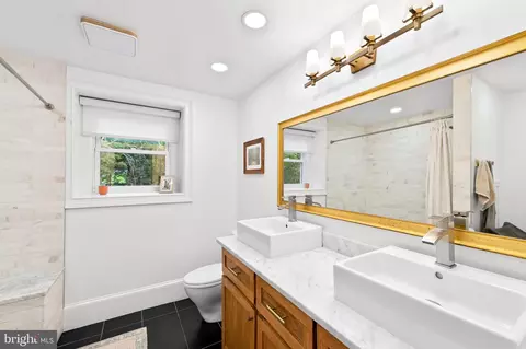 Bath - 3711 Clipper Rd, Baltimore, MD 21211 photo 3 of 4