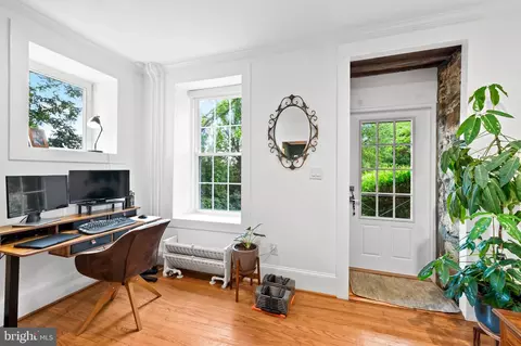Entry Way - 3711 Clipper Rd, Baltimore, MD 21211 photo 2 of 4