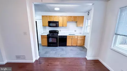Entry Way - 617 Brisbane Rd, Baltimore, MD 21229 photo 1 of 4