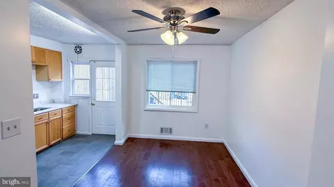 Entry Way - 617 Brisbane Rd, Baltimore, MD 21229 photo 2 of 4