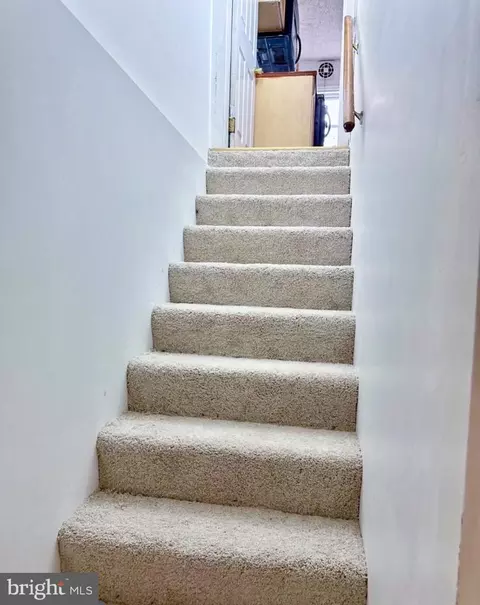 Entry Way - 617 Brisbane Rd, Baltimore, MD 21229 photo 4 of 4