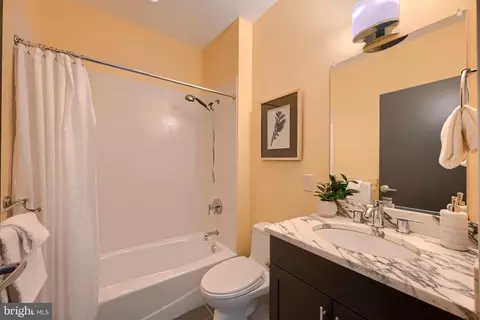 Bath - 1200 Steuart St #1515, Baltimore, MD 21230 photo 4 of 5