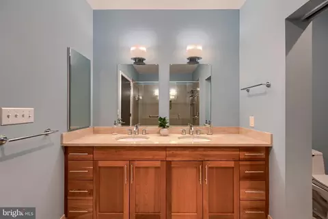 Bath - 1200 Steuart St #1515, Baltimore, MD 21230 photo 2 of 5