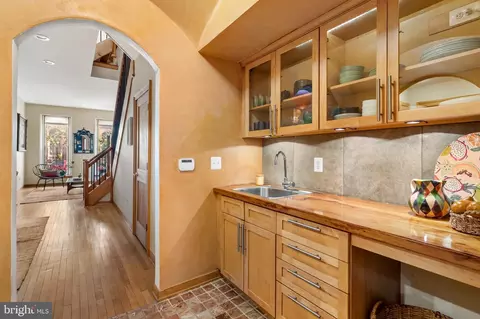 Entry Way - 1802 Saint Paul St, Baltimore, MD 21202 photo 7 of 22
