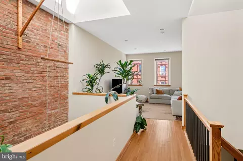 Entry Way - 1802 Saint Paul St, Baltimore, MD 21202 photo 19 of 22