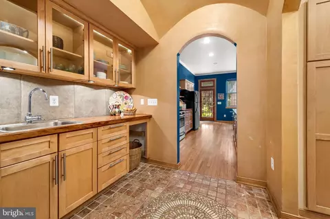 Entry Way - 1802 Saint Paul St, Baltimore, MD 21202 photo 8 of 22