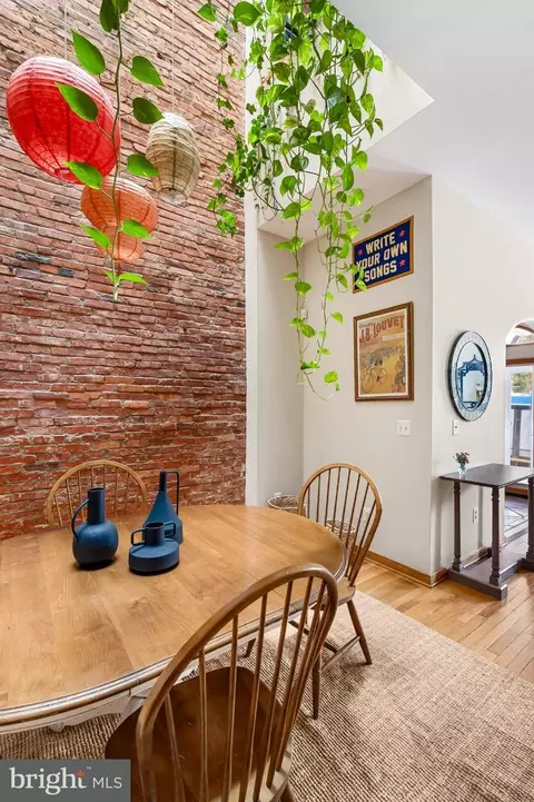 Dining - 1802 Saint Paul St, Baltimore, MD 21202 photo 7 of 10