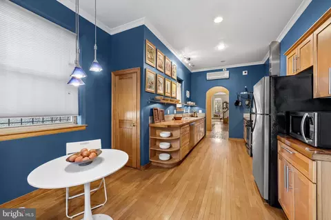 Entry Way - 1802 Saint Paul St, Baltimore, MD 21202 photo 10 of 22