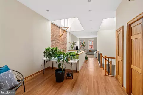 Entry Way - 1802 Saint Paul St, Baltimore, MD 21202 photo 20 of 22