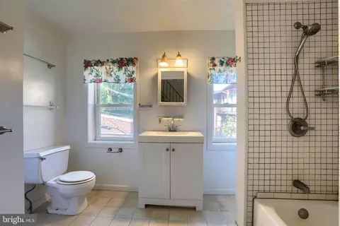 Bath - 604 Jasper St, Baltimore, MD 21201 photo 1 of 1