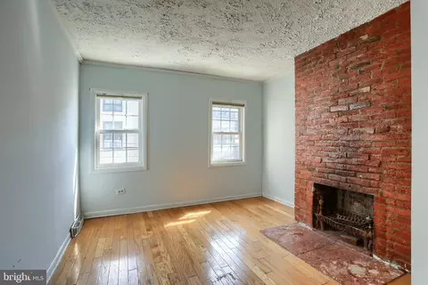 Living - 604 Jasper St, Baltimore, MD 21201 photo 3 of 3