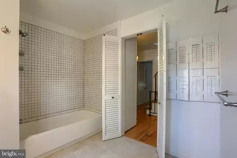 Entry Way - 604 Jasper St, Baltimore, MD 21201 photo 2 of 3