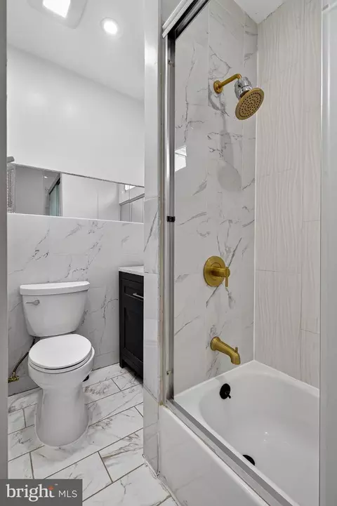 Bath - 1900 N Collington Ave, Baltimore, MD 21213 photo 1 of 4