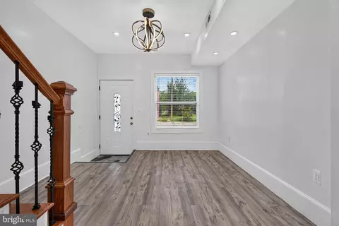 Entry Way - 1900 N Collington Ave, Baltimore, MD 21213 photo 4 of 11