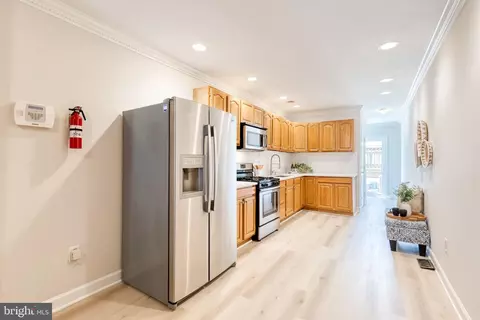 Entry Way - 1806 Light St, Baltimore, MD 21230 photo 7 of 15