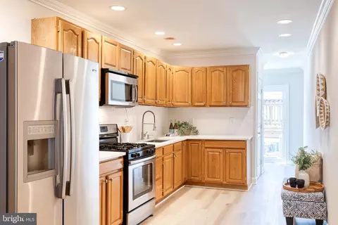 Entry Way - 1806 Light St, Baltimore, MD 21230 photo 8 of 15